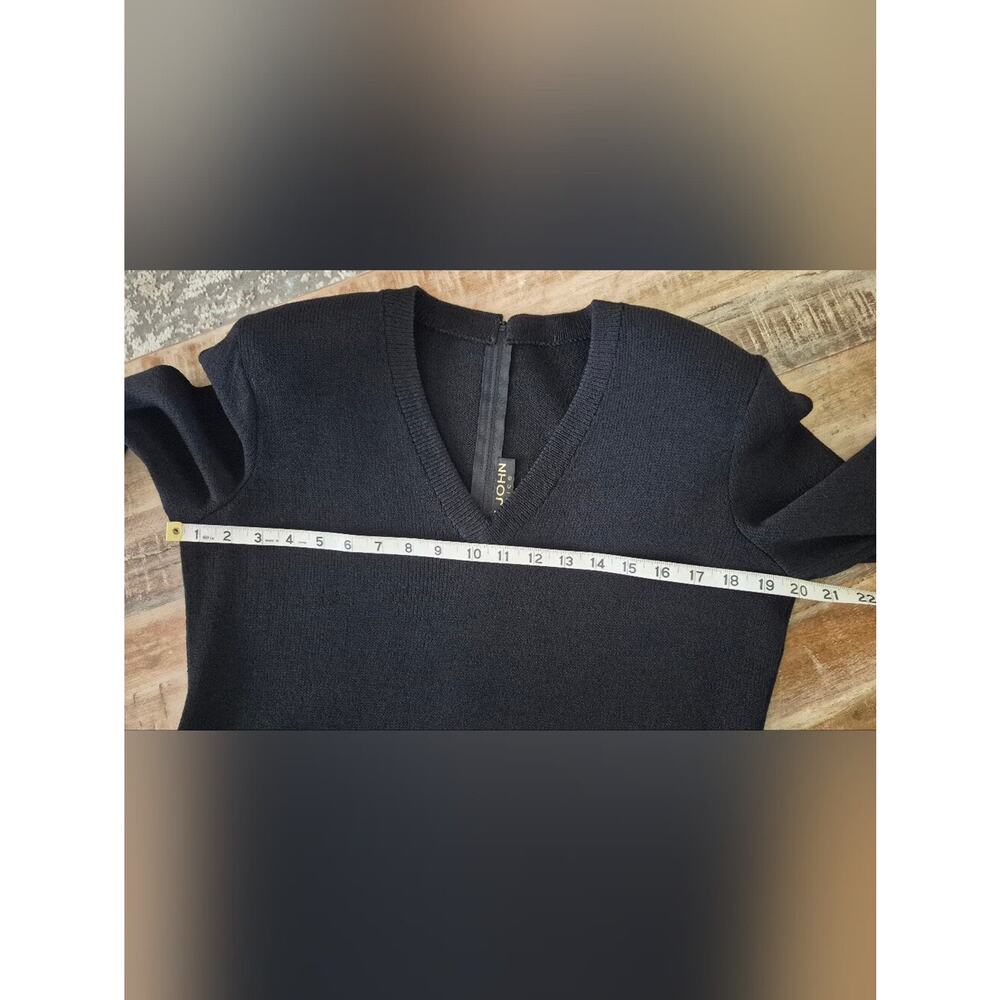 St. John Black V-Neck Long Sleeve Knit Shift Dress with Shoulder Pads Size 6 - Picture 8 of 10